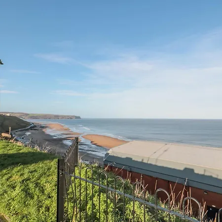 Sandsend Sunset View * ウィットビー